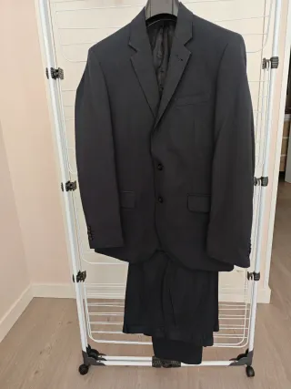 Traje de hombre azul marino