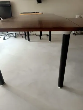 Mesa de despacho moderna madera y metal