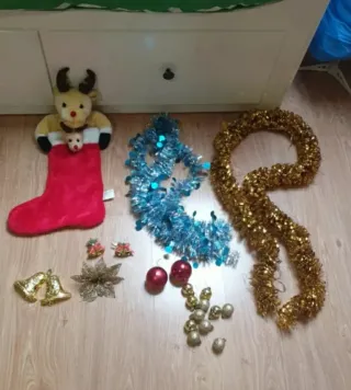 Adornos Navideños: Reno, Campanas y Guirnaldas