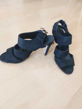 Sandalias de tacón System Action negras