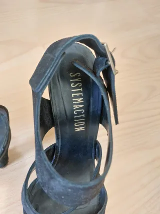 Sandalias de tacón System Action negras