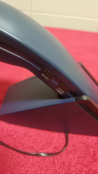 Teléfono de mesa azul oscuro