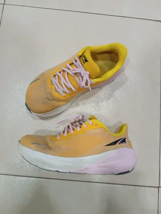 Altra FWD Running Talla 38 Amarillo