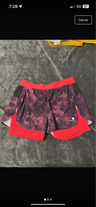 Pantalón corto deportivo Domyo morado y rojo