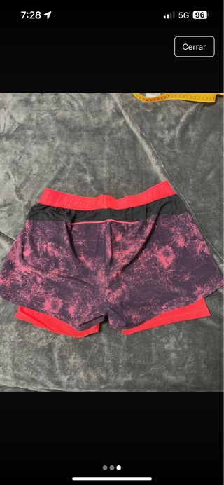 Pantalón corto deportivo Domyo morado y rojo