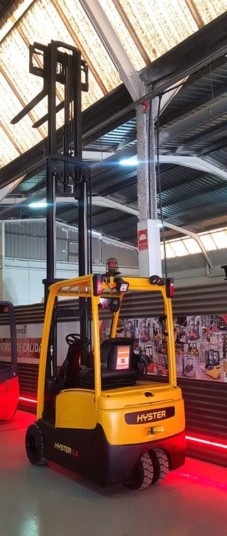 CARRETILLA ELEVADORA USADA 1600 KG