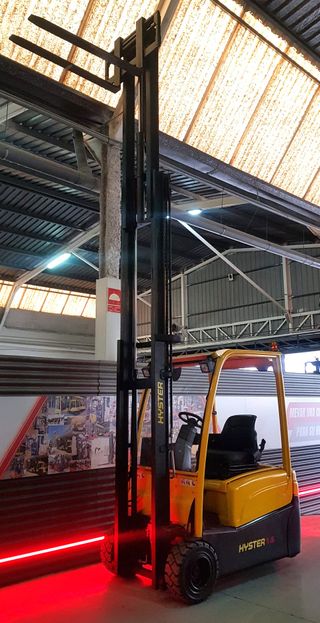 CARRETILLA ELEVADORA USADA 1600 KG