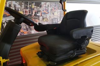 CARRETILLA ELEVADORA USADA 2000 KG