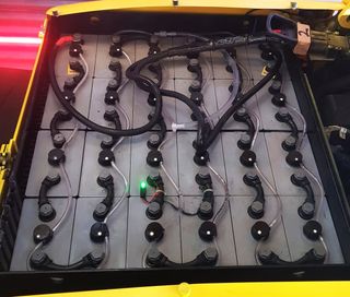 CARRETILLA ELEVADORA USADA 2000 KG