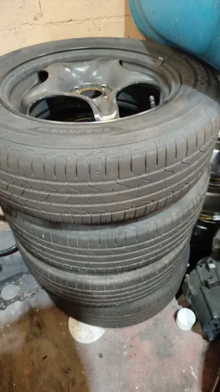 Tapacubos Dacia Sandero Llantas y neumáticos