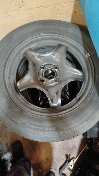 Tapacubos Dacia Sandero Llantas y neumáticos