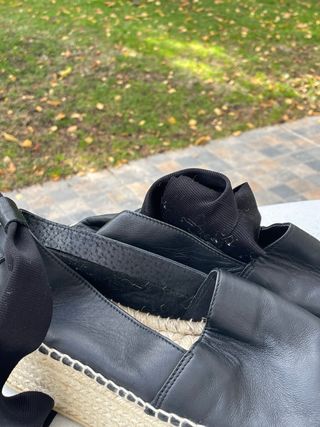 Alpargatas piel negras con cintas