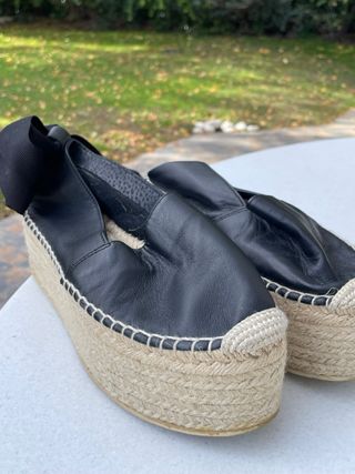 Alpargatas piel negras con cintas