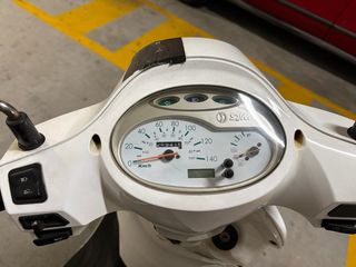 Moto SYM 125cc Blanca