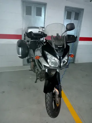 Suzuki V-Strom 650 DLS. Se vende con 76.000 km
