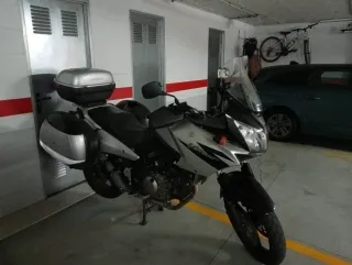 Suzuki V-Strom 650 DLS. Se vende con 76.000 km