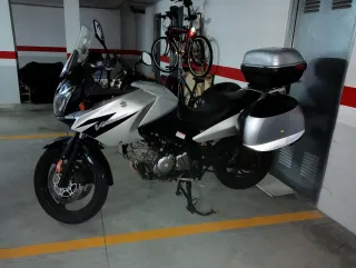 Suzuki V-Strom 650 DLS. Se vende con 76.000 km