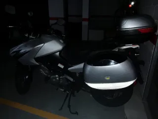 Suzuki V-Strom 650 DLS. Se vende con 76.000 km