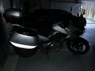 Suzuki V-Strom 650 DLS. Se vende con 76.000 km