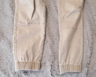 Pantalón cargo beige Only chica