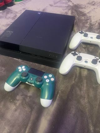 PS4 (PlayStation 4) + 3 Mandos