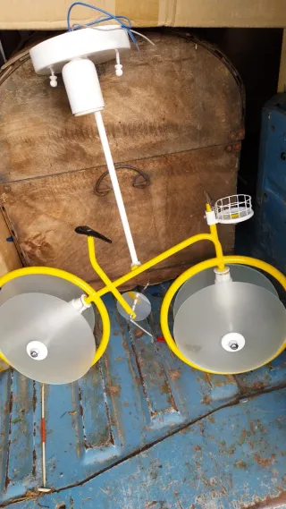 Lámpara de techo diseño bicicleta amarilla