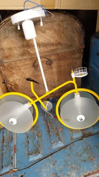 Lámpara de techo diseño bicicleta amarilla