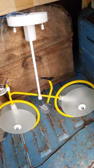 Lámpara de techo diseño bicicleta amarilla