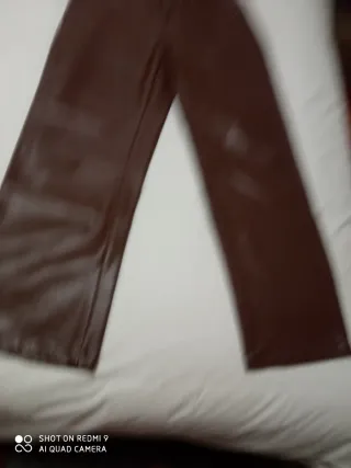Pantalón polipiel marrón talla M