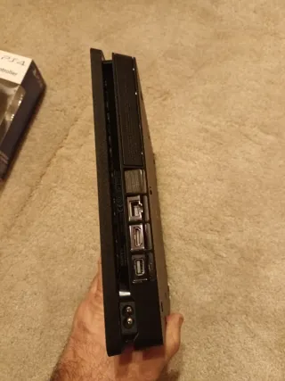 PS4 Slim Negra + Mando, Juego y Cables