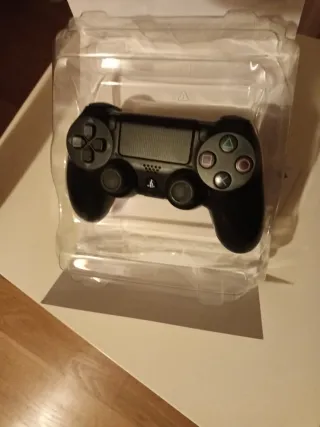 PS4 Slim Negra + Mando y Cables