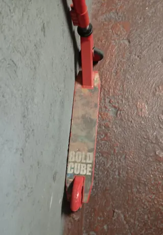 Patinete rojo