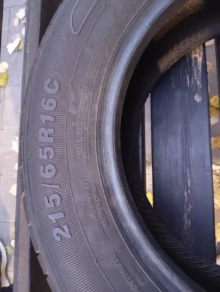 Rueda de coche Zeetex en muy buen estado