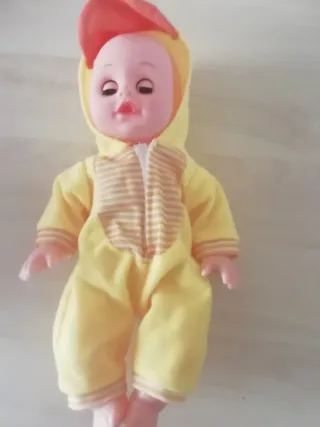 Bambola neonato con tutina gialla nuova