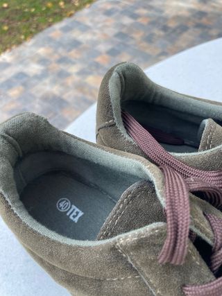 Zapatillas de ante verde y marrón