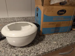 Olla de hierro blanca, founde cremas , quesos