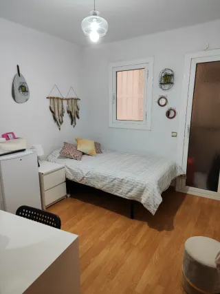 Amplia habitación para señorita