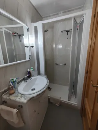 Amplia habitación para señorita