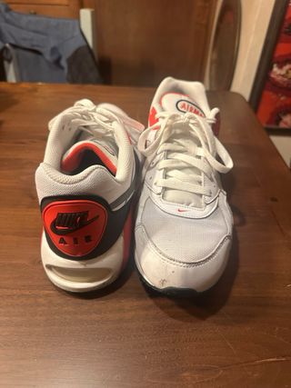 Scarpe Nike Air Max bianche e rosse