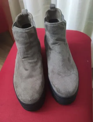 Botines XTI grises plataforma