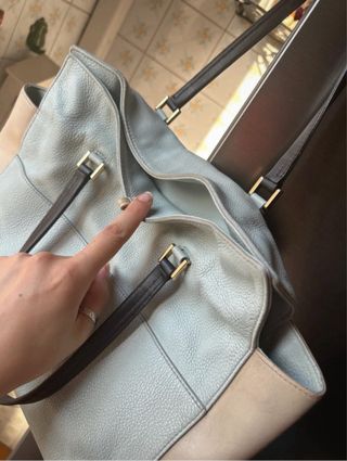 Borsa Furla in pelle con chiusura a calamita