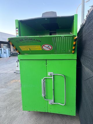Prensa trituradora de cartón BERGMANN