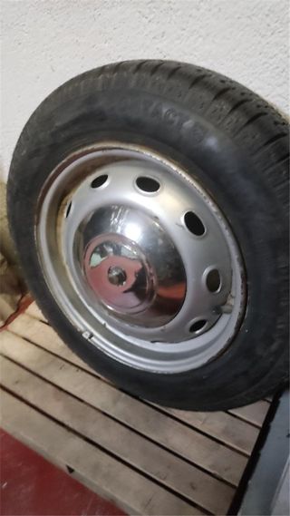 Llanta Renault 4L antiguo