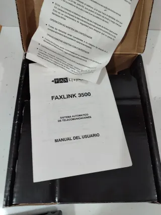 Centralita vintage antiguo módem fax y teléfono