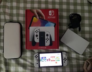 Nintendo Switch OLED Bianca e Nera