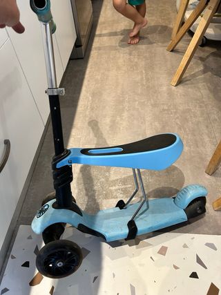 Patinete 3 Ruedas Azul con Asiento