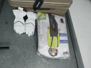 Pantalón nieve niño T.134/140 + guantes