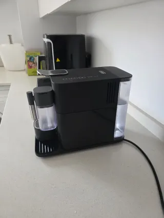 Cafetera Nespresso Negra