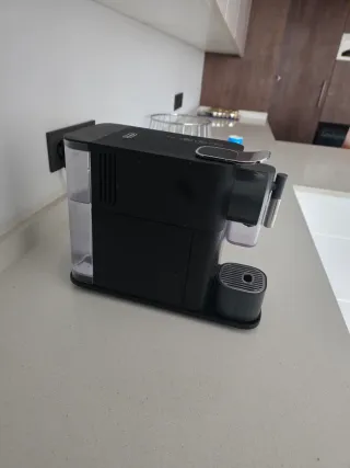 Cafetera Nespresso Negra