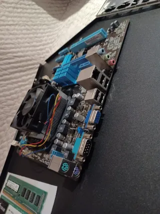 Scheda madre ASUS + Processore AMD + Memoria Ram